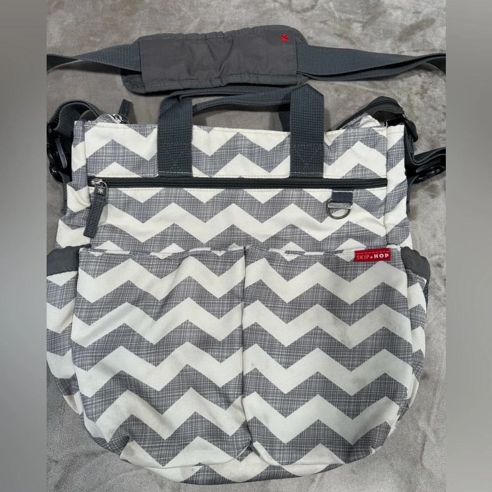 Skip Hop Baby Bag in Gray and White